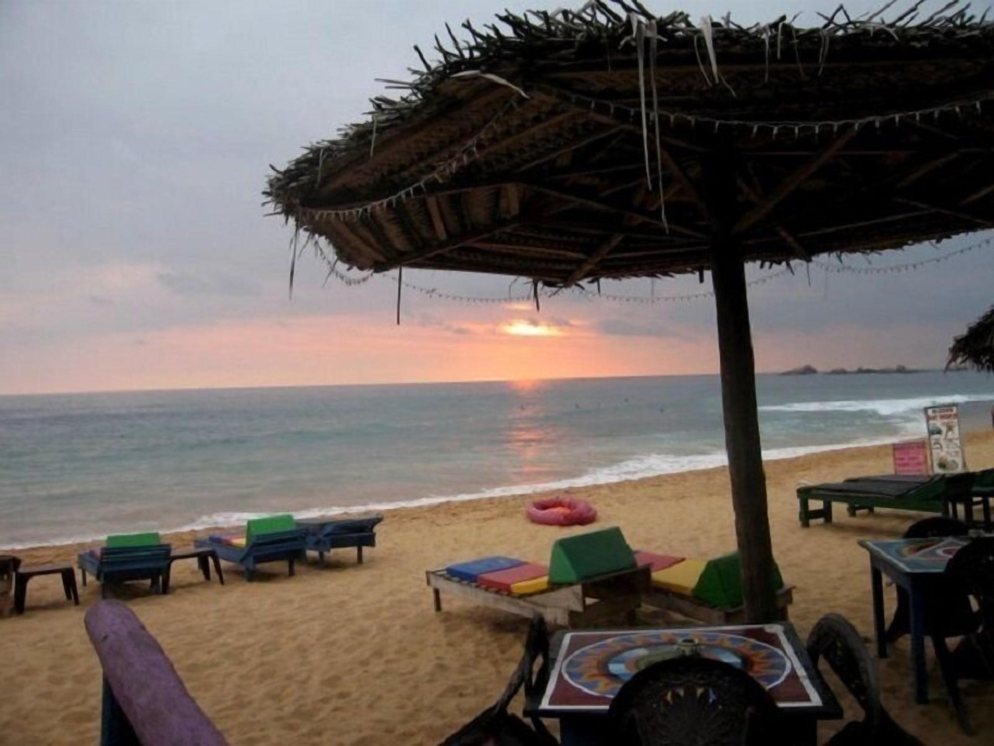 Time N Tide Beach Resort Hikkaduwa Eksteriør billede