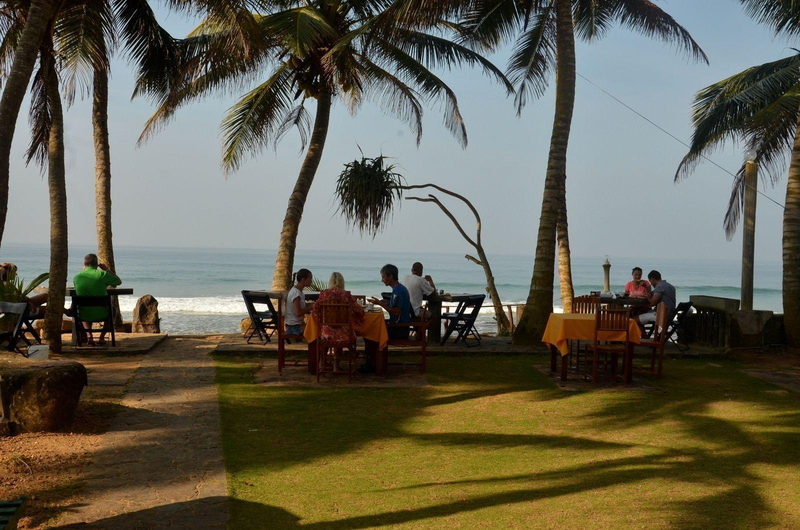 Time N Tide Beach Resort Hikkaduwa Eksteriør billede