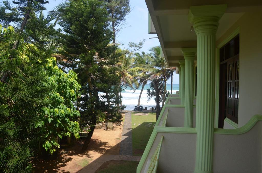 Time N Tide Beach Resort Hikkaduwa Værelse billede