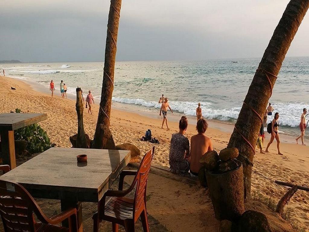 Time N Tide Beach Resort Hikkaduwa Eksteriør billede