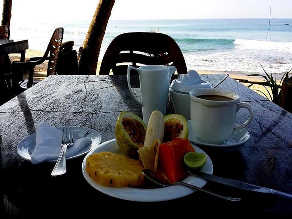Time N Tide Beach Resort Hikkaduwa Eksteriør billede