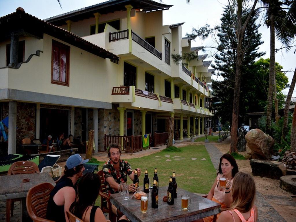 Time N Tide Beach Resort Hikkaduwa Eksteriør billede