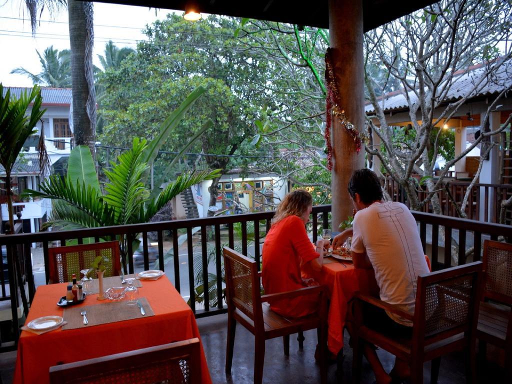 Time N Tide Beach Resort Hikkaduwa Eksteriør billede