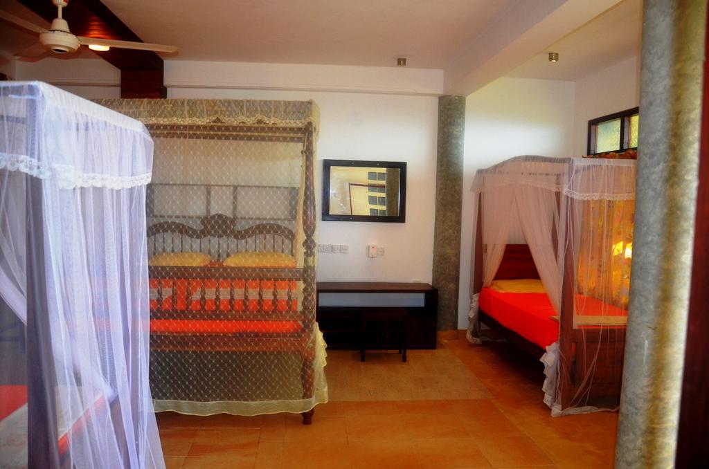 Time N Tide Beach Resort Hikkaduwa Eksteriør billede