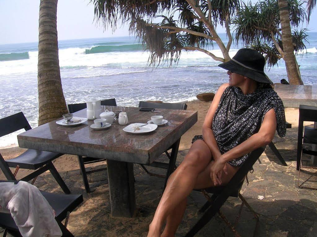 Time N Tide Beach Resort Hikkaduwa Eksteriør billede